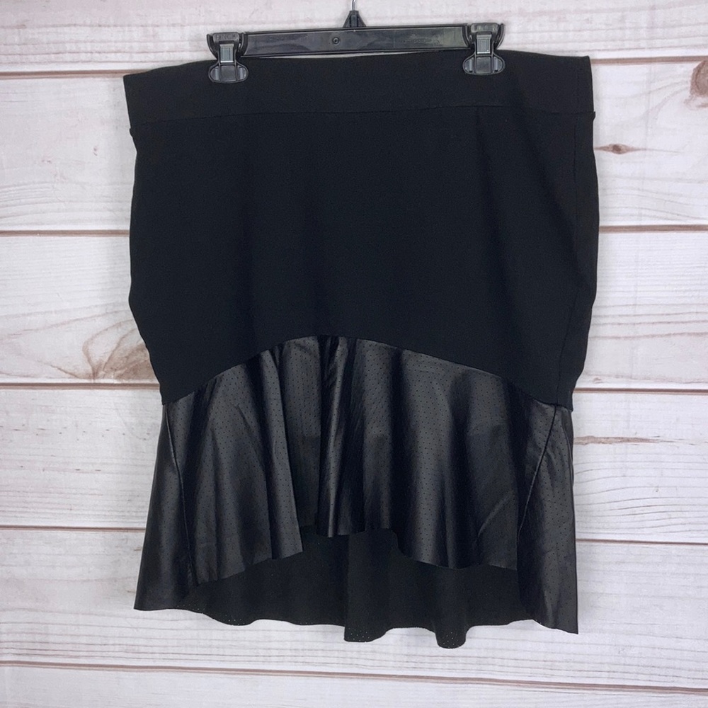 Torrid Black Two Tone Flounce Skirt - Size 1